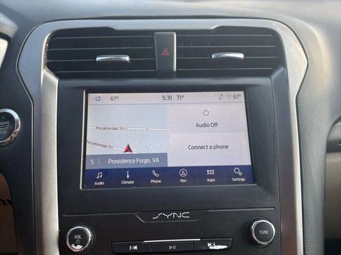 Used 2019 Ford Fusion SE image 16