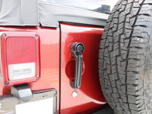 Used 2010 Jeep Wrangler Rubicon w/ PWR Convenience Group AWD/4WD image 76