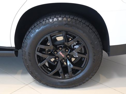 Used 2022 GMC Yukon AT4 w/ Technology Package AWD/4WD image 14