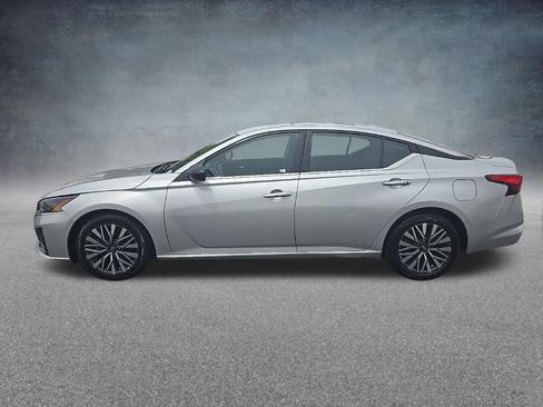 Used 2024 Nissan Altima 2.5 SV FWD image 7
