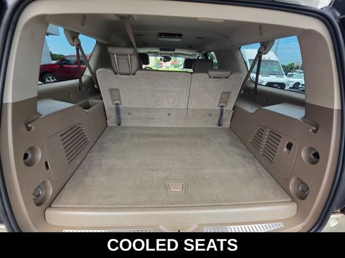 Used 2016 Chevrolet Suburban LT RWD image 11