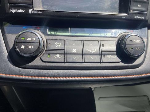 Used 2018 Toyota RAV4 SE w/ Power Extra Value Package FWD image 15