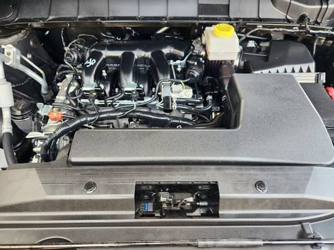 Used 2025 Nissan Pathfinder S FWD image 32
