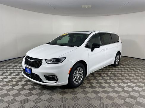 New 2026 Chrysler Pacifica Select image 1