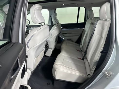 Used 2022 Jeep Grand Cherokee Overland w/ Advanced Protech Group III image 25