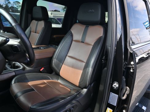 Used 2022 Chevrolet Silverado 2500 High Country w/ Z71 Off-Road Package image 6