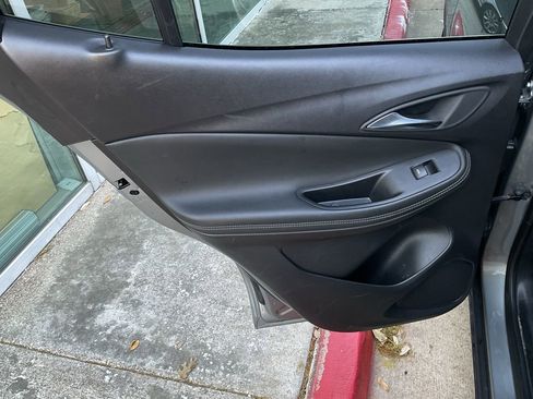 Used 2025 Buick Encore GX Preferred image 18