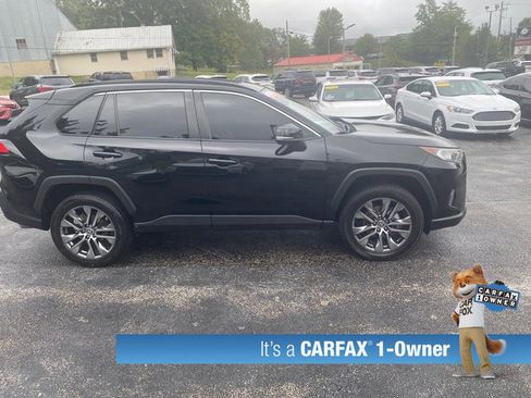 Used 2021 Toyota RAV4 XLE Premium image 5