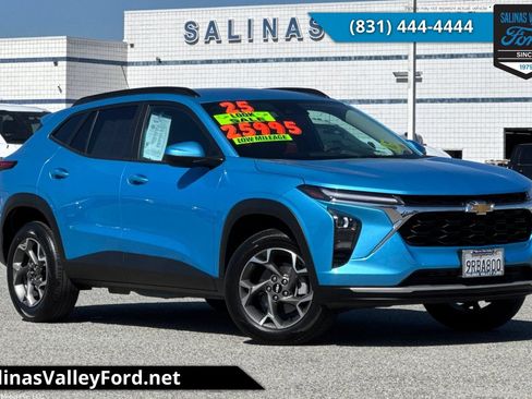 Used 2025 Chevrolet Trax LT FWD image 1