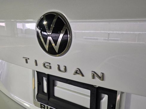 Certified 2024 Volkswagen Tiguan SE R-Line FWD image 14