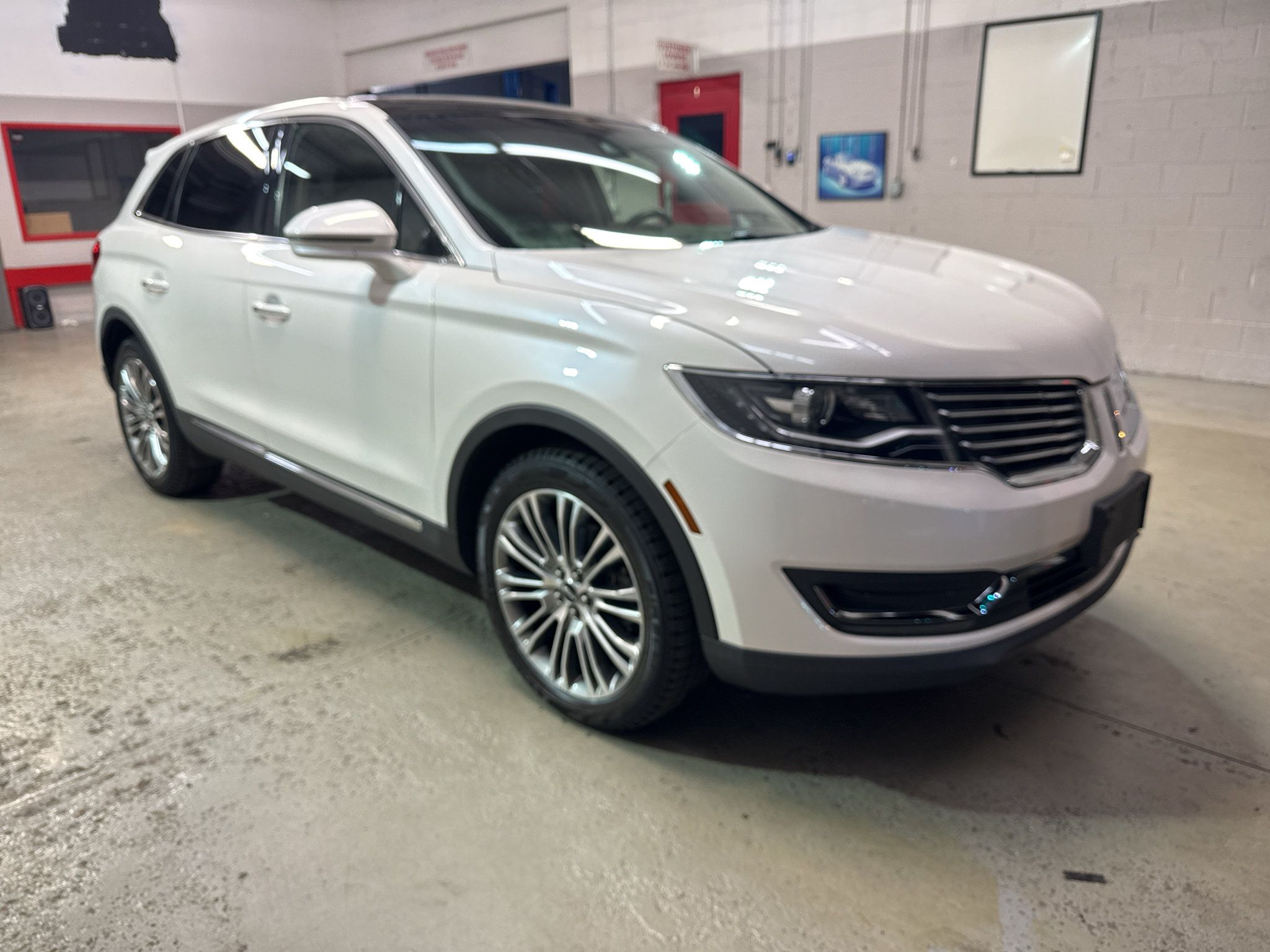 Used 2017 Lincoln MKX Reserve w/ Lincoln MKX Climate Package AWD/4WD image 1
