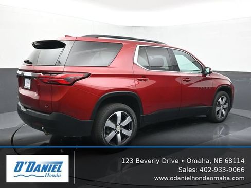 Used 2022 Chevrolet Traverse LT w/ LT Premium Package AWD/4WD image 6
