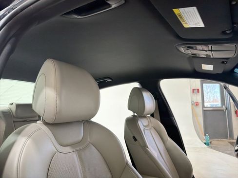 Used 2023 Genesis G70 2.0T image 25