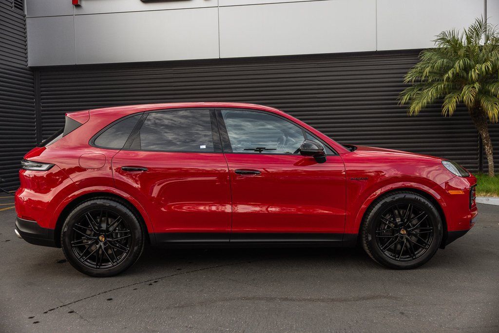 Certified 2025 Porsche Cayenne E-Hybrid AWD/4WD image 10