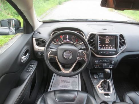 Used 2016 Jeep Cherokee Limited w/ Luxury Group AWD/4WD image 9