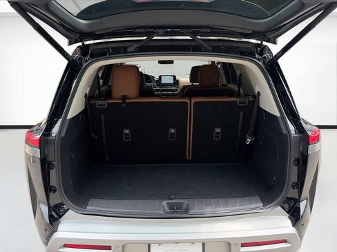 Used 2022 Nissan Pathfinder Platinum w/ Cargo Package FWD image 27