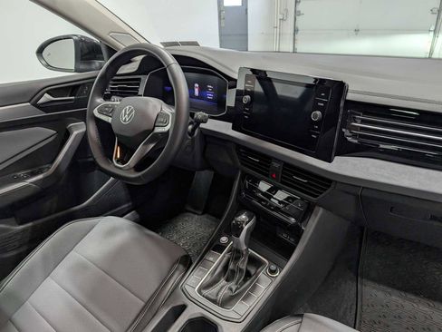 Used 2025 Volkswagen Jetta SE FWD image 41