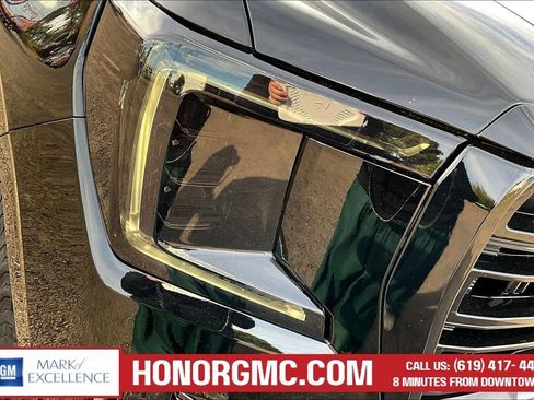 Used 2023 GMC Yukon SLT image 31