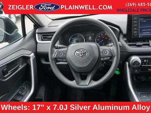 Used 2022 Toyota RAV4 LE image 13