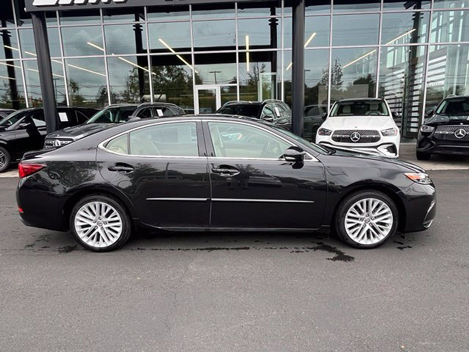 Used 2018 Lexus ES 350 w/ Luxury Package w/Wood Trim FWD image 10
