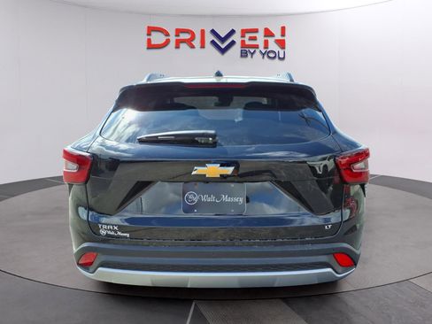 New 2026 Chevrolet Trax LT w/ Driver Confidence Package FWD image 4
