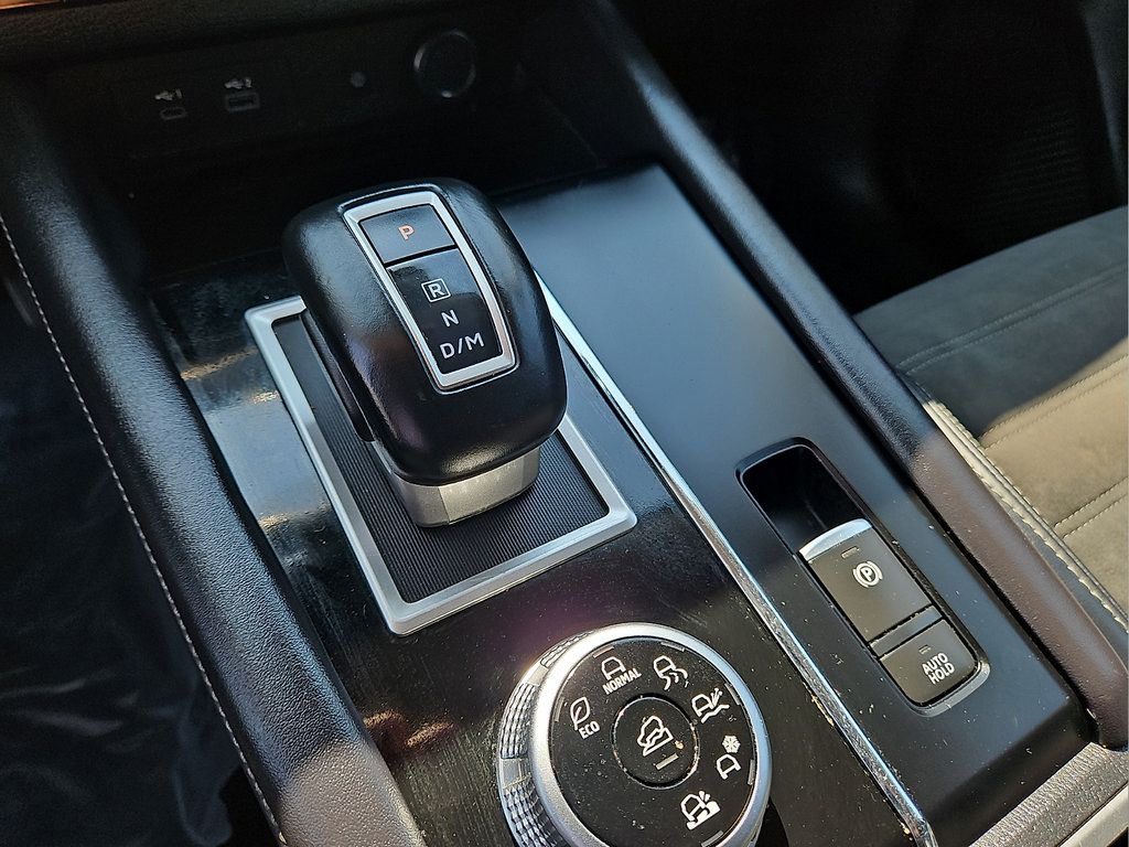 Used 2024 Mitsubishi Outlander AWD image 25