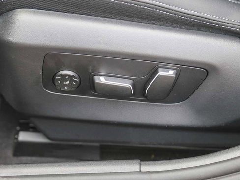 Certified 2025 BMW 530i image 18