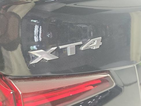 Used 2021 Cadillac XT4 Premium Luxury FWD image 6