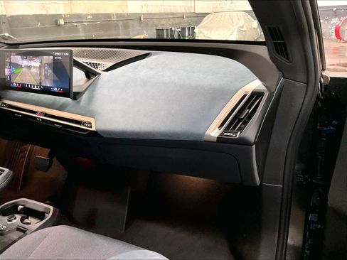 Used 2025 BMW iX xDrive50 image 18