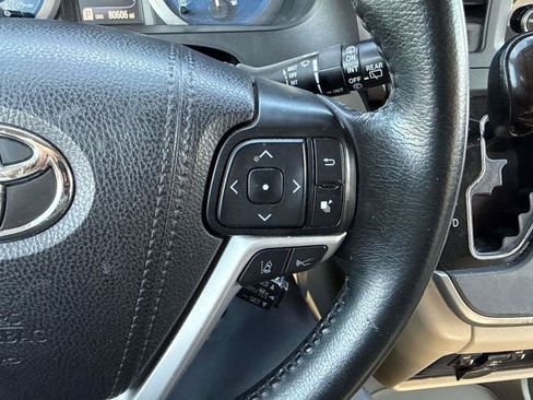 Used 2020 Toyota Sienna XLE FWD image 25