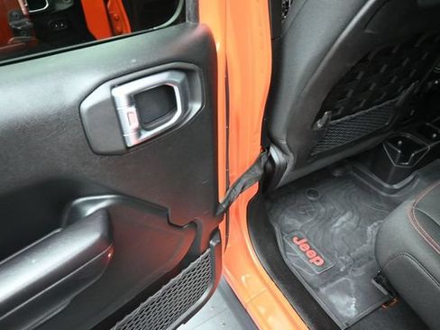 Used 2018 Jeep Wrangler Unlimited Rubicon AWD/4WD image 17