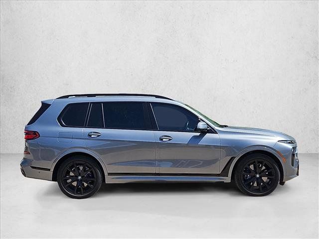 Used 2023 BMW X7 xDrive40i w/ M Sport Package AWD/4WD image 4