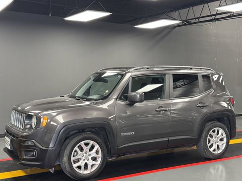 Used 2018 Jeep Renegade Latitude FWD image 1