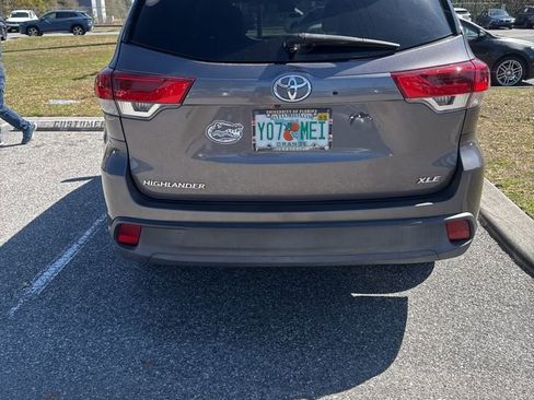 Used 2017 Toyota Highlander XLE image 2