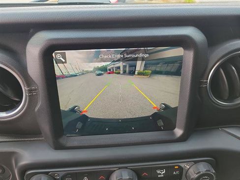 Used 2020 Jeep Gladiator Overland AWD/4WD image 12