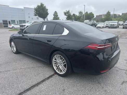 Used 2024 BMW 530i w/ Premium Package RWD image 7