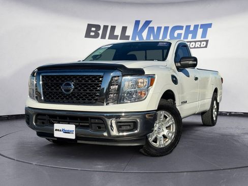 Used 2017 Nissan Titan SV image 1