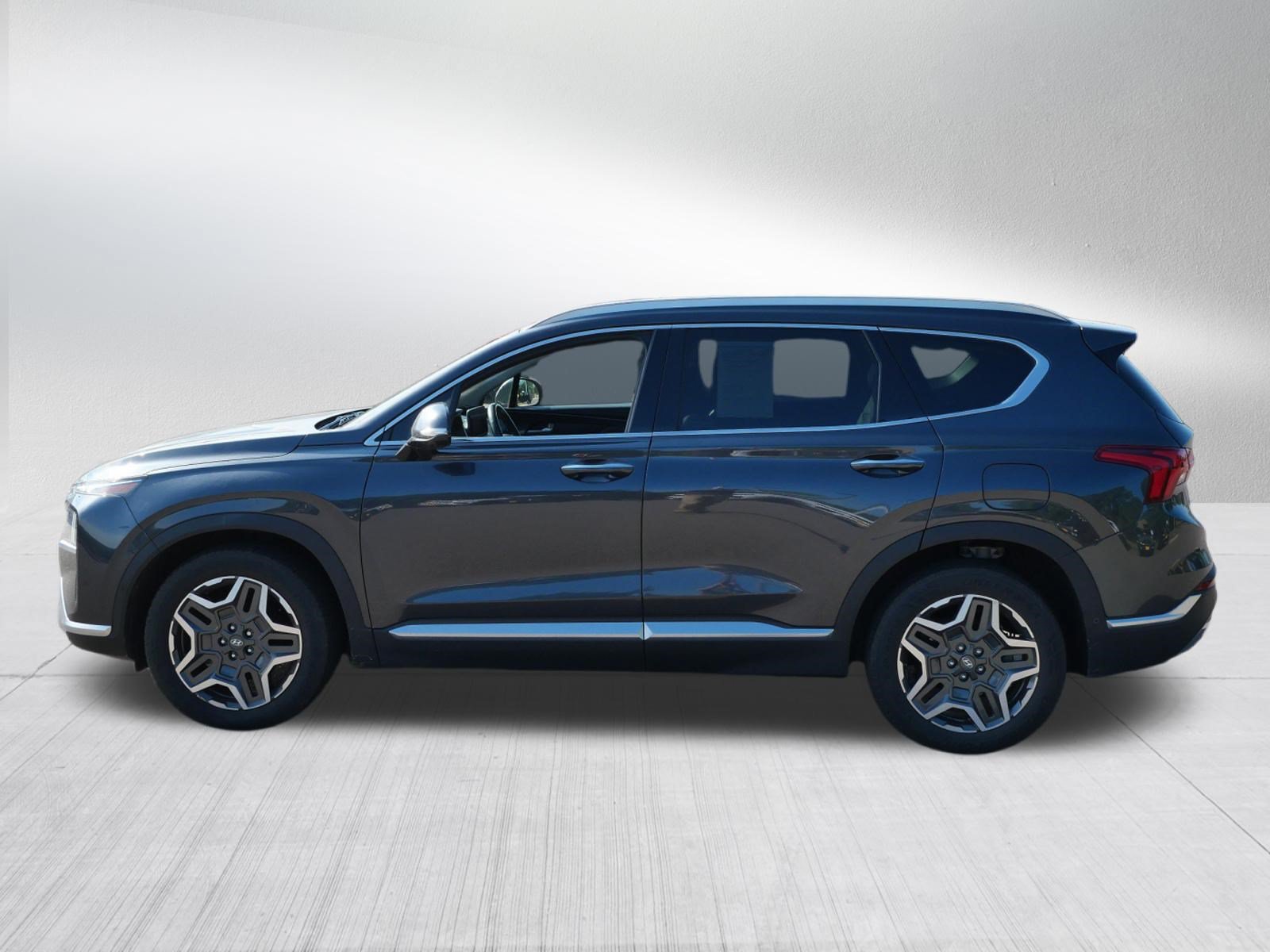 Used 2022 Hyundai Santa Fe Limited FWD image 4