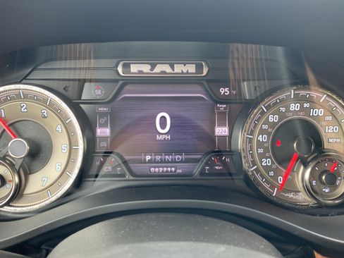Used 2022 RAM 1500 Limited w/ Body Color Bumper Group AWD/4WD image 17