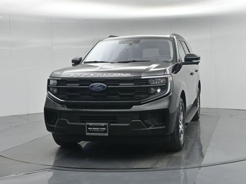 Certified 2025 Ford Expedition Active AWD/4WD image 59