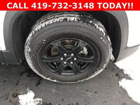 Used 2023 GMC Acadia AT4 w/ Technology Package image 29