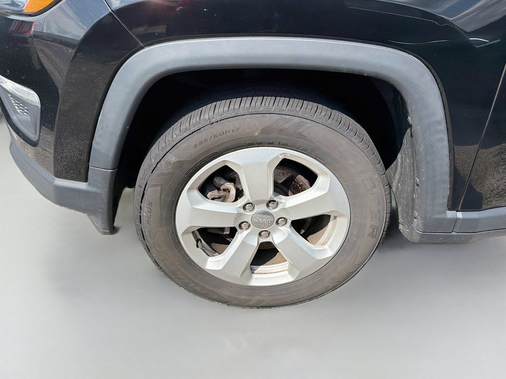 Used 2019 Jeep Compass Latitude w/ Cold Weather Group FWD image 6
