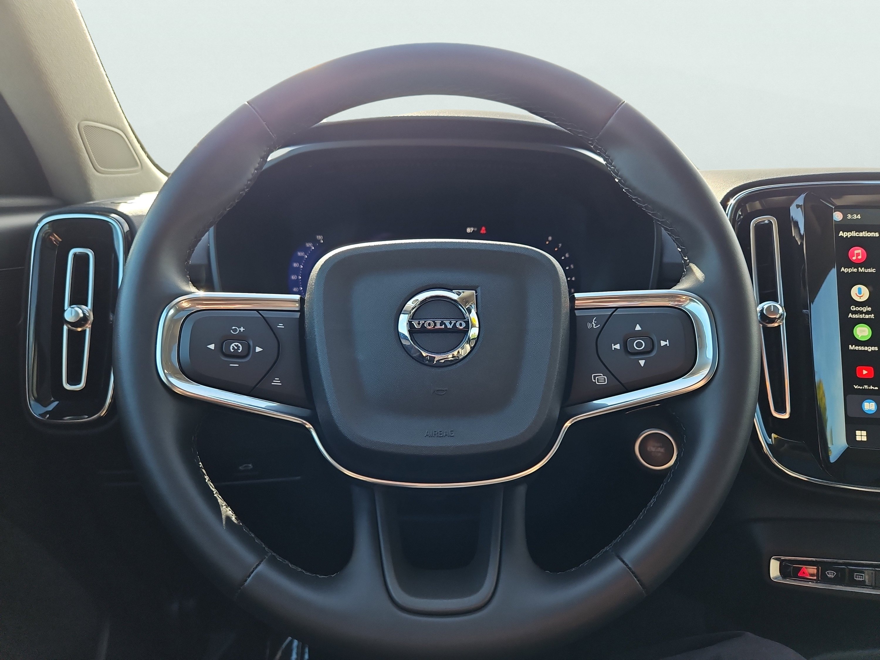 Used 2025 Volvo XC40 B5 Plus AWD/4WD image 24
