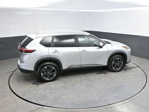 Used 2025 Nissan Rogue SV image 30
