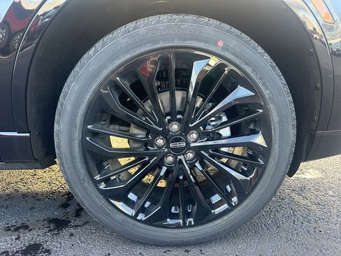 New 2026 Lincoln Corsair Premiere image 8