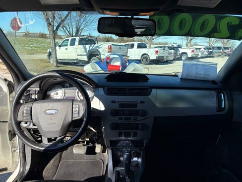 Used 2009 Ford Focus SEL image 12