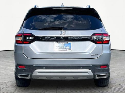 Certified 2025 Honda Pilot Touring image 6