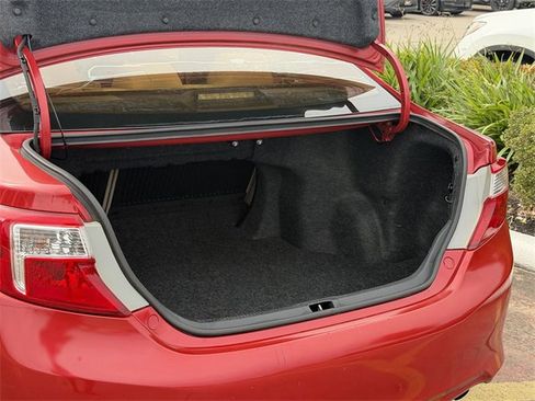 Used 2012 Toyota Camry L image 21