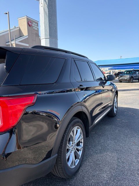 Used 2023 Ford Explorer XLT w/ Equipment Group 202A RWD image 4