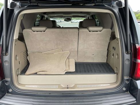 Used 2019 Chevrolet Tahoe LT w/ Luxury Package RWD image 13